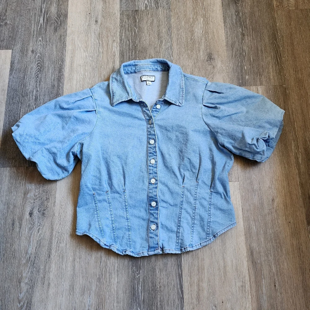 PUFF SLEEVE TOP - Picture 1 of 8
